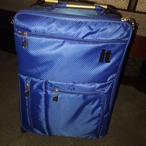 IT luggage 18 x 9 x 13 in